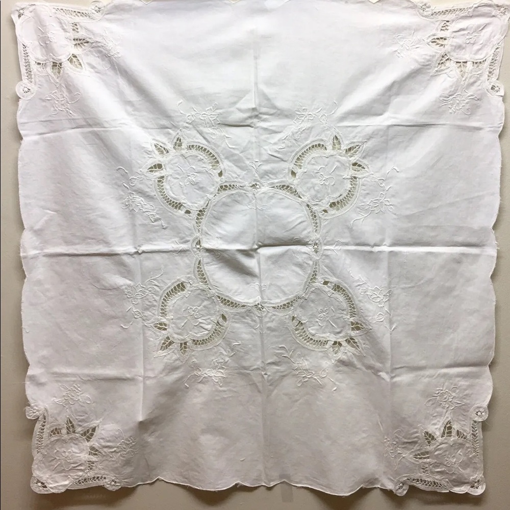 VTG White embroidered Square Table Cloth Floral Blue Scallop Edge 32 X 31